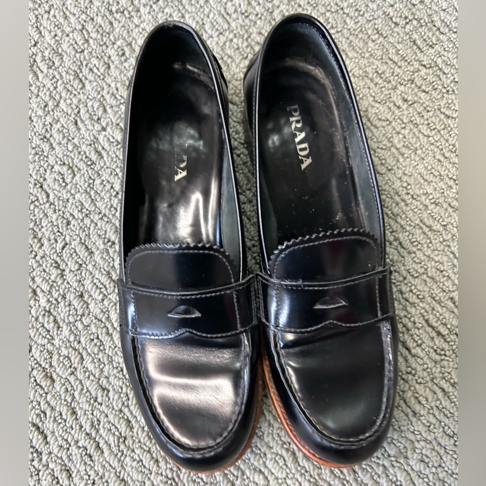 Beautiful Women’s Prada Penny Loafers, Size 9/39 1/2. - Picture 3 of 10